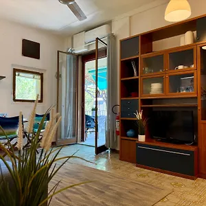 La Terrazza Del Pino Apartment